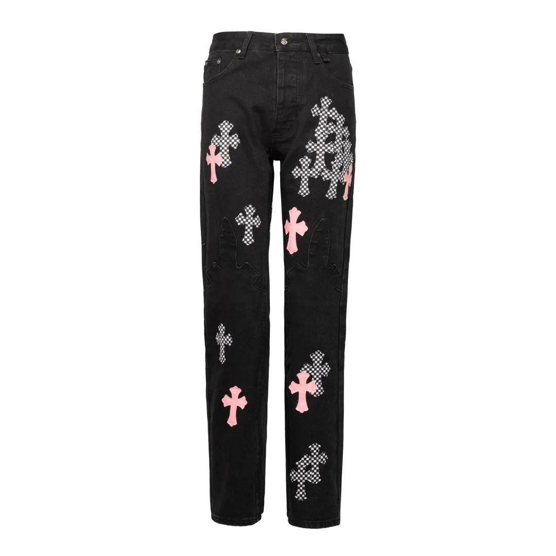 P230 running volume Chrome Hearts cherry blossom pink checkerboard cross patchwork leather jeans, original 5W+ It is known that chromehearts jeans will use vintage Levis jeans as the base plate for creation. They usually add their own unique silver buckles and silver ornaments, plus patchwork leather embellishments. This is the reason why the value of these vintage jeans doubles, because the base plate is Vintage jeans, jeans themselves have become very soft and comfortable after years of baptism, which can be distinguished from ordinary jeans. You should also refer to the pants data for size. Style number: 1808# Color: black pants cherry blossom pink Size: 28 30 32 34 28 Waist 86 Hips 100 Pants length 102 30 Waist 90 Hips 104 Pants length 104 32 Waist 94 Hips 108, pants length 106 34, waist 98, hips 112, pants length 110